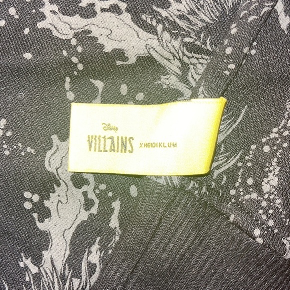 Disney Villains   Heidi Klum eyes blacks sweatshirt - Picture 5 of 8